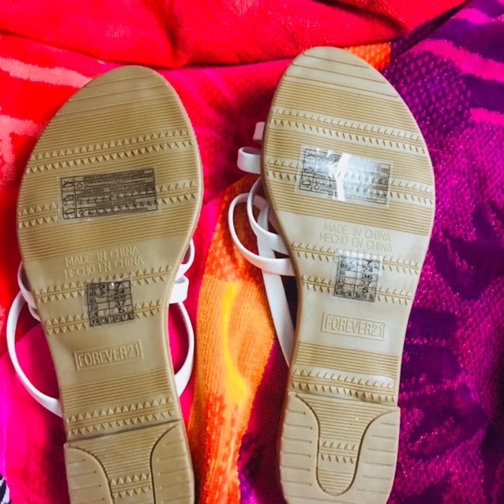 ⭐️ White sandals NWOT - Picture 2 of 6